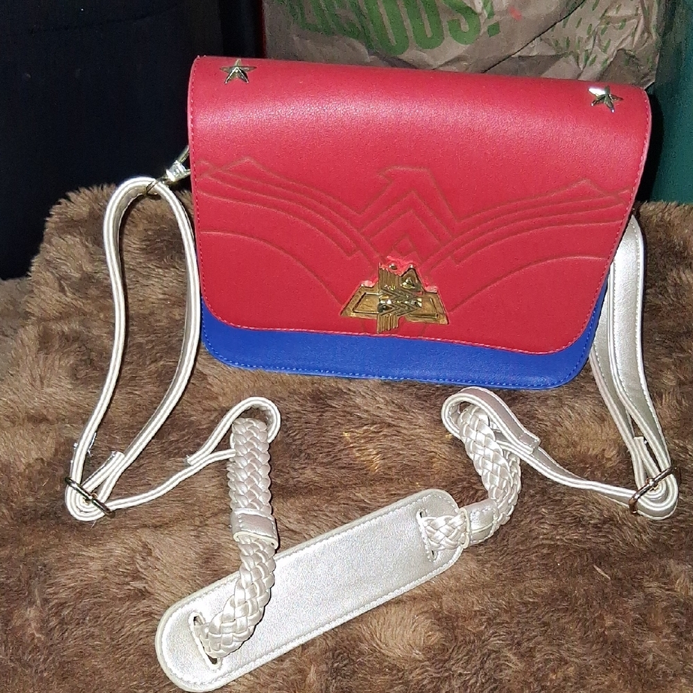Loungefly DC WONDER WOMEN Crossbody Bag